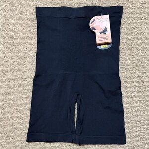 Shapermint All Day Every Day High Waisted Shapewear Shorts, Size M/L. NWT